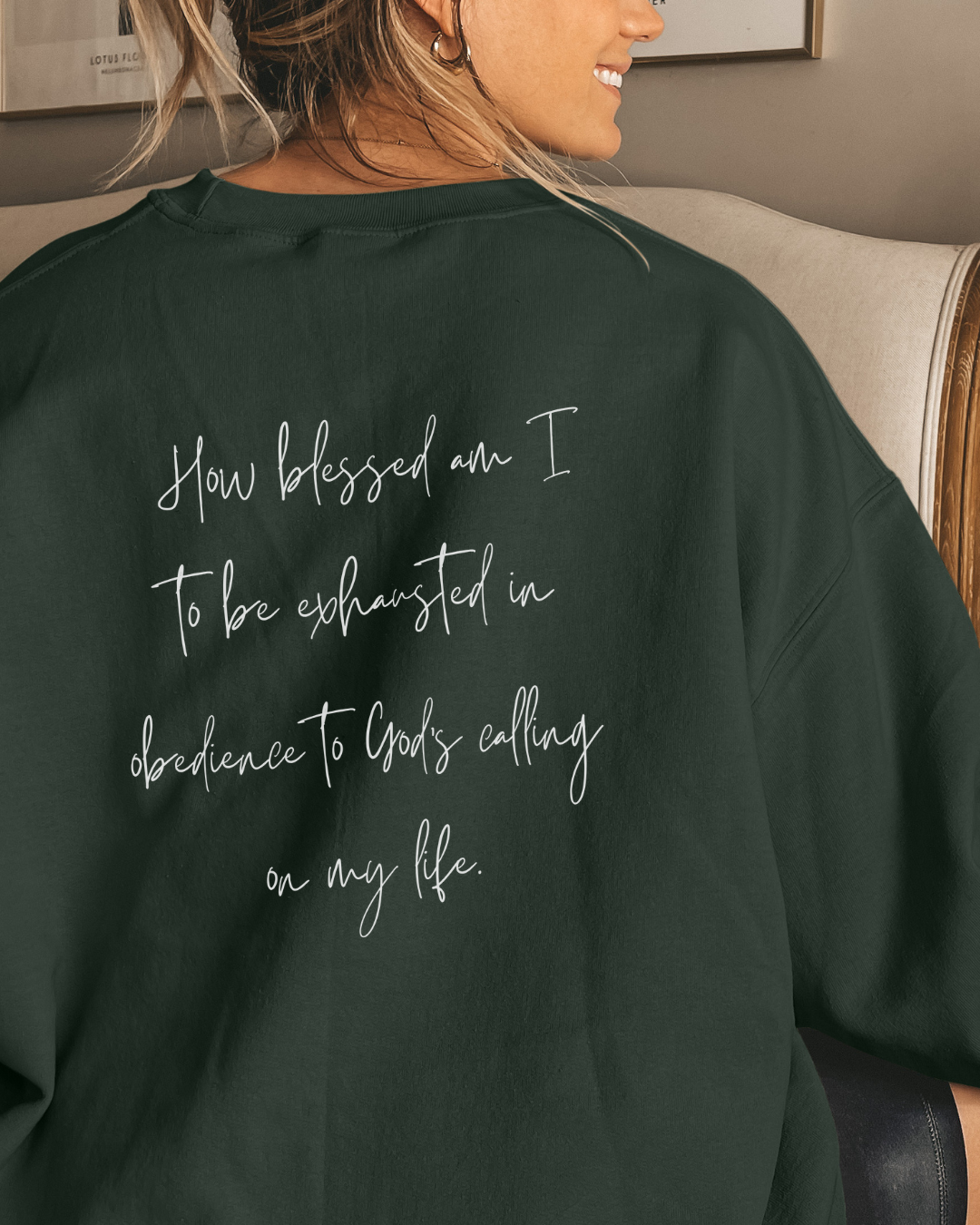 MAMA (Unisex Heavy Blend™ Crewneck Sweatshirt)