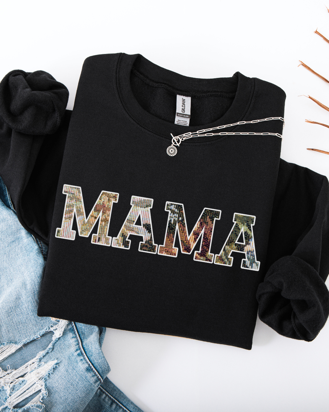 MAMA (Unisex Heavy Blend™ Crewneck Sweatshirt)