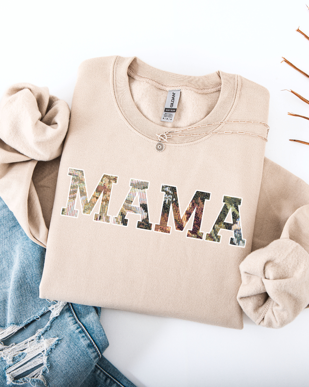 MAMA (Unisex Heavy Blend™ Crewneck Sweatshirt)