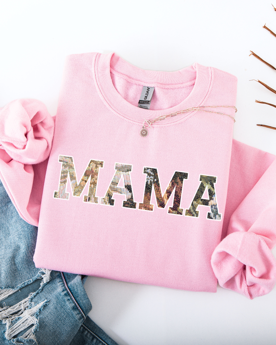 MAMA (Unisex Heavy Blend™ Crewneck Sweatshirt)